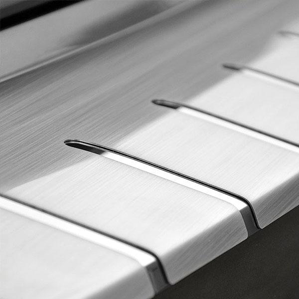 Es de acero inoxidable