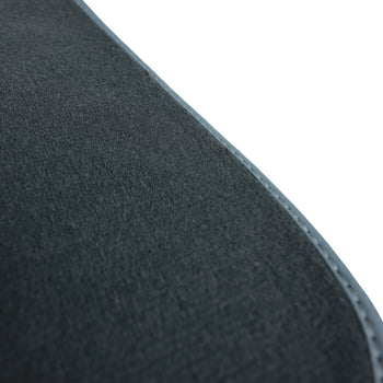 Alfombrillas de moqueta (gris) Audi A6 C5, fabricación 10.1997 - 02.2005, carrocería camioneta, distancias entre los sistemas de sujeción 31.5 cm conductor / 28 cm pasajero | 1003754GRAY